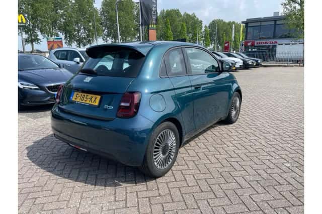 Fiat 500 (2023) thumbnail 4