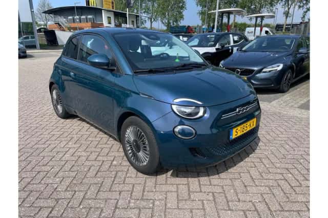 Fiat 500 (2023) thumbnail 5
