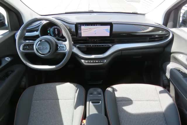 Fiat 500e (2021) thumbnail 3