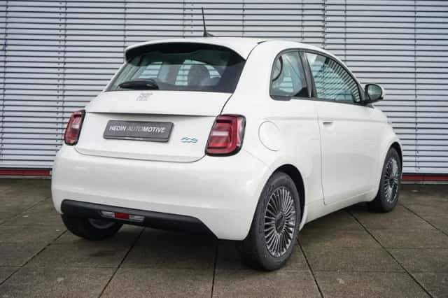 Fiat 500e (2022) thumbnail 2