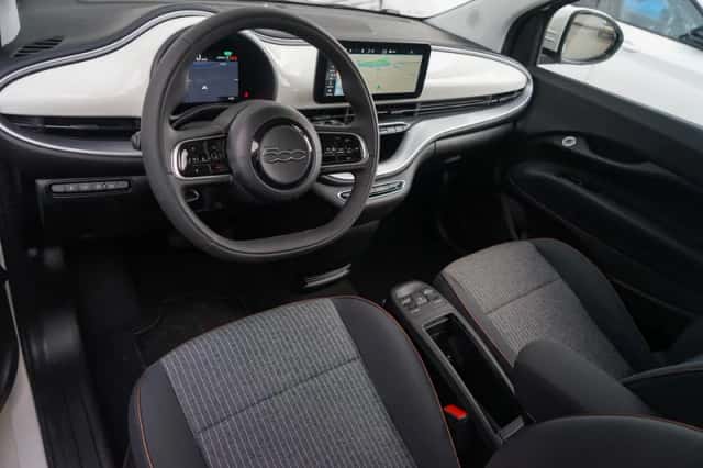 Fiat 500e (2022) thumbnail 3