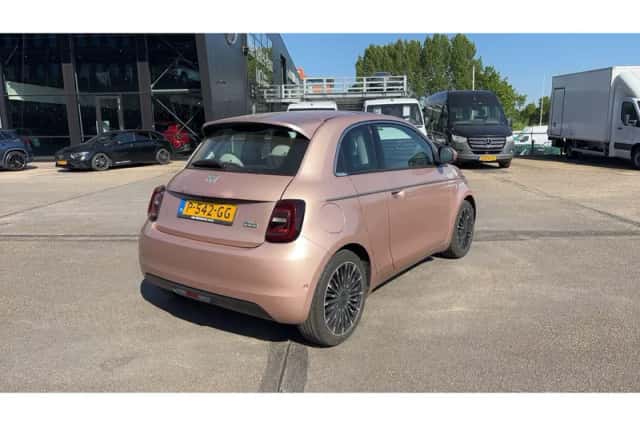 Fiat 500 (2022) thumbnail 2
