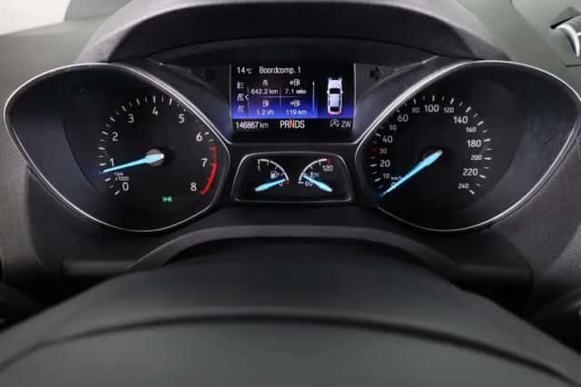 Ford Kuga (2017) thumbnail 15