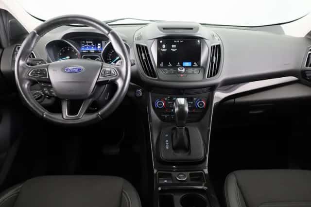 Ford Kuga (2017) thumbnail 3