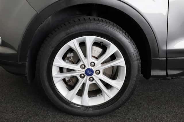 Ford Kuga (2017) thumbnail 5
