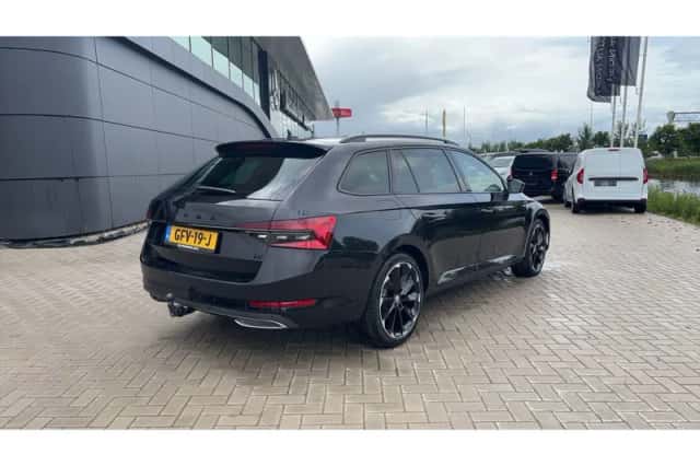 Škoda Superb (2021) thumbnail 4