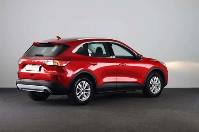 Ford Kuga (2023) thumbnail 2