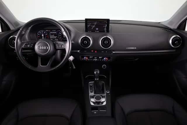 Audi A3 (2017) thumbnail 3