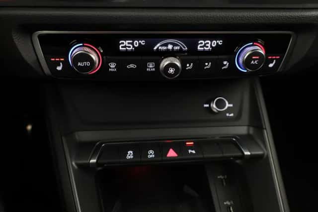 Audi Q3 (2019) thumbnail 13