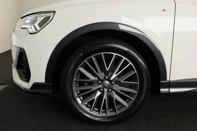 Audi Q3 (2019) thumbnail 5