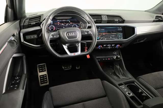 Audi Q3 (2019) thumbnail 10