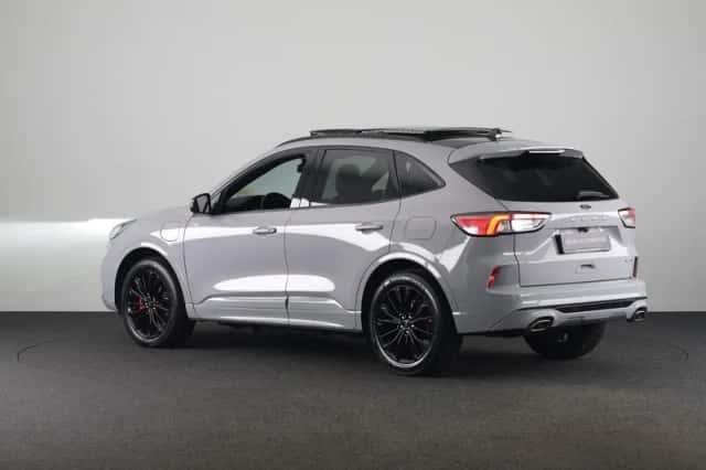 Ford Kuga (2023) thumbnail 4