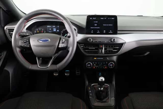 Ford Focus (2023) thumbnail 3