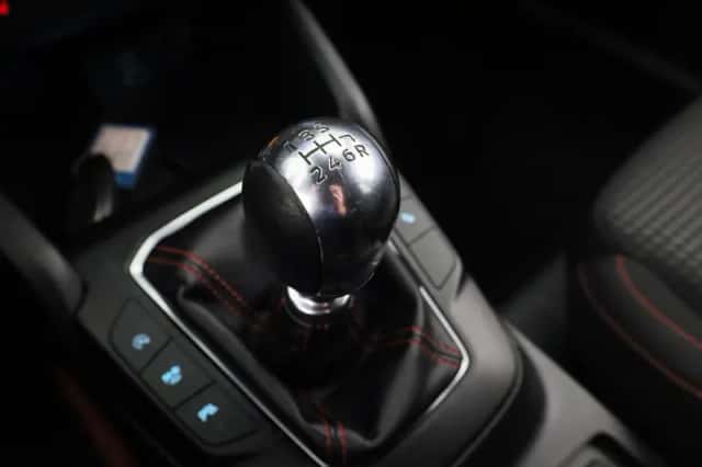 Ford Focus (2022) thumbnail 16