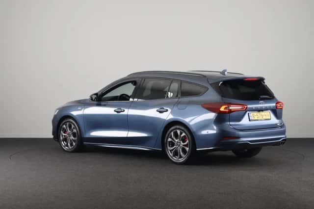 Ford Focus (2022) thumbnail 3