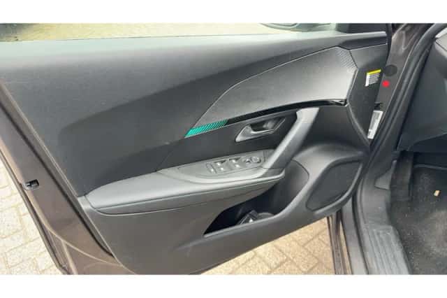Peugeot 2008 (2021) thumbnail 8