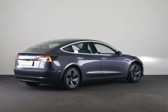 Tesla Model 3 (2020) thumbnail 2