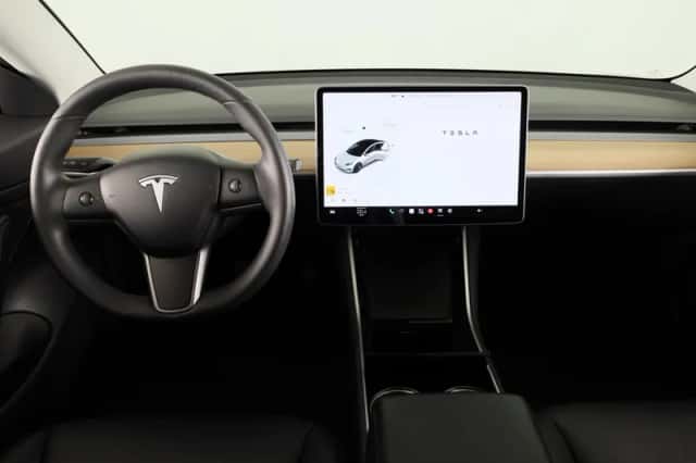 Tesla Model 3 (2020) thumbnail 3