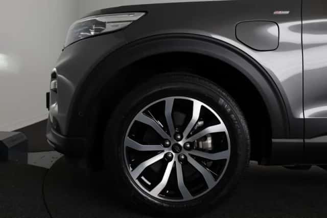 Ford Explorer (2020) thumbnail 5