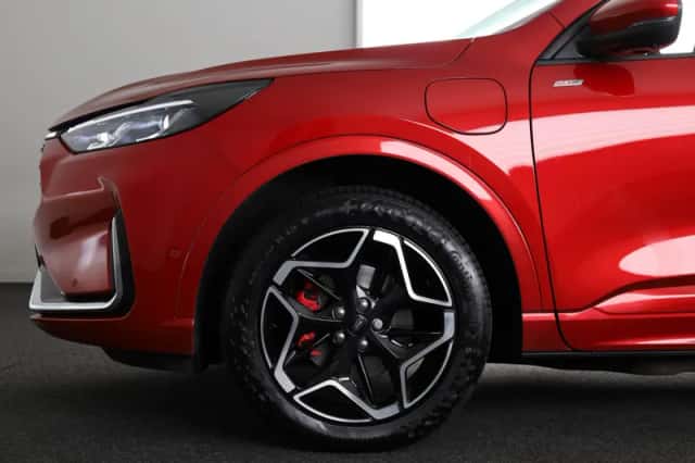 Ford Kuga (2024) thumbnail 5