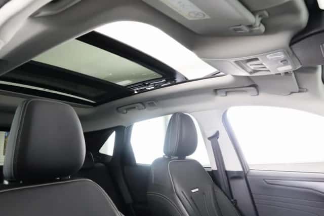Ford Kuga (2021) thumbnail 2