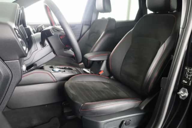 Ford Kuga (2023) thumbnail 12
