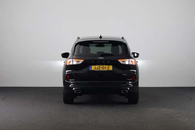 Ford Kuga (2023) thumbnail 4
