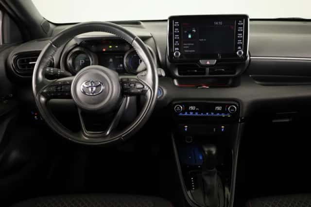 Toyota Yaris (2020) thumbnail 3