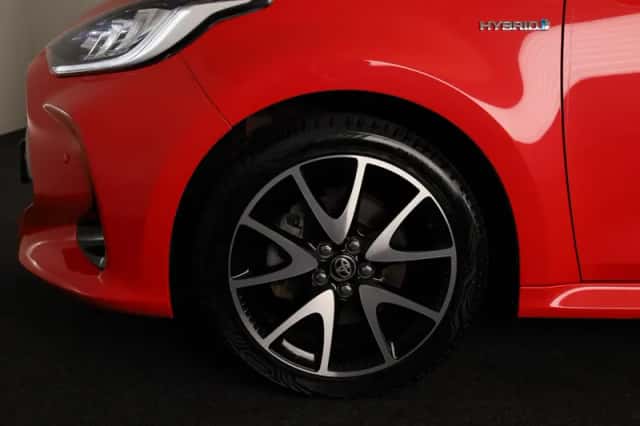Toyota Yaris (2020) thumbnail 5