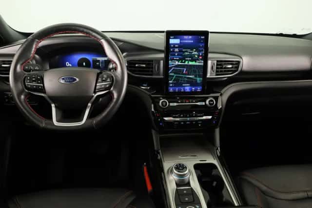 Ford Explorer (2023) thumbnail 3