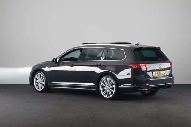 Volkswagen Passat (2020) thumbnail 4