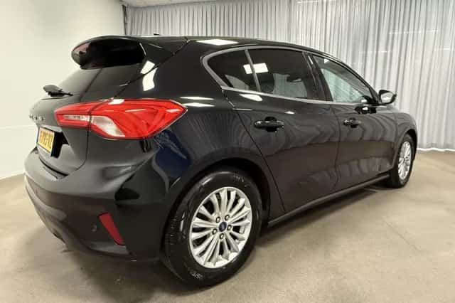 Ford Focus (2020) thumbnail 2