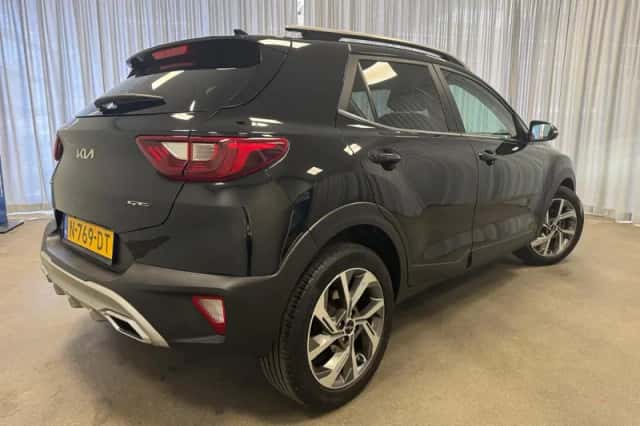 Kia Stonic (2021) thumbnail 2
