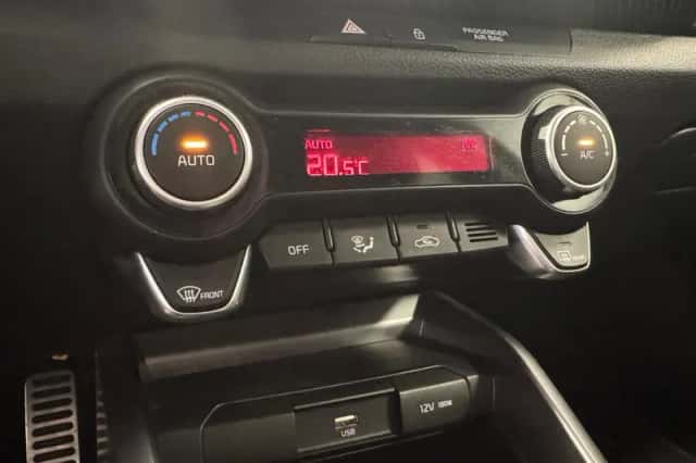 Kia Stonic (2021) thumbnail 15