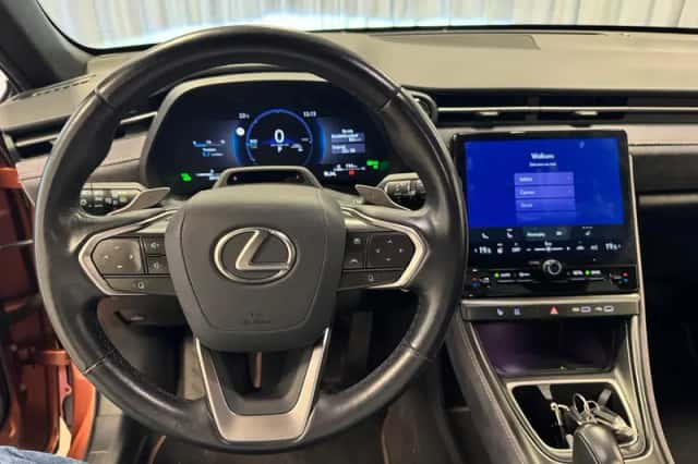 Lexus LBX (2024) thumbnail 3