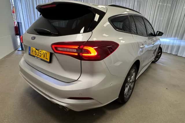 Ford Focus (2022) thumbnail 2