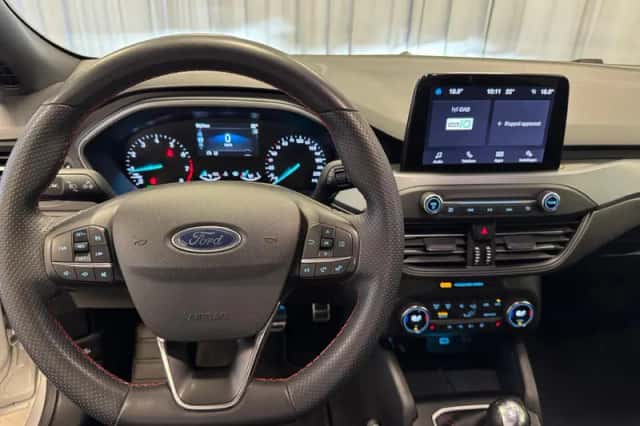 Ford Focus (2022) thumbnail 3