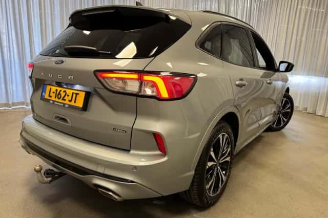 Ford Kuga (2021) thumbnail 2