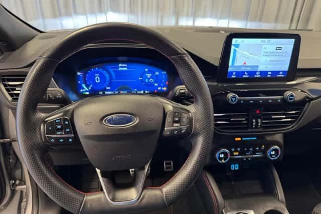 Ford Kuga (2021) thumbnail 3