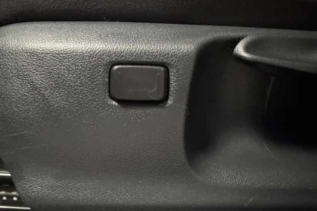 Toyota Yaris Cross (2024) thumbnail 23