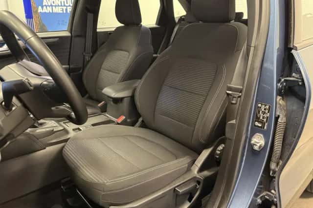 Ford Kuga (2022) thumbnail 16