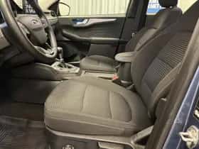 Ford Kuga (2022) thumbnail 9