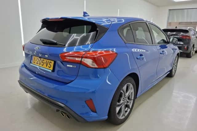 Ford Focus (2021) thumbnail 3