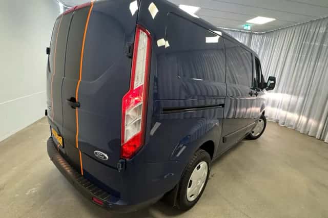 Ford Transit Custom (2023) thumbnail 2