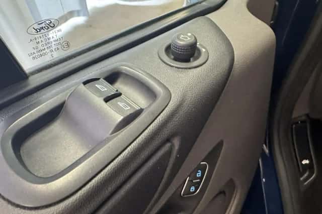 Ford Transit Custom (2023) thumbnail 19