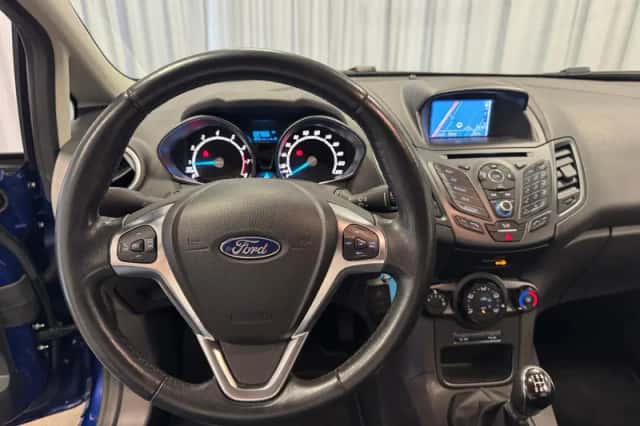 Ford Fiesta (2016) thumbnail 3