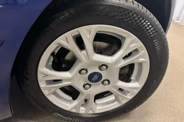 Ford Fiesta (2016) thumbnail 5