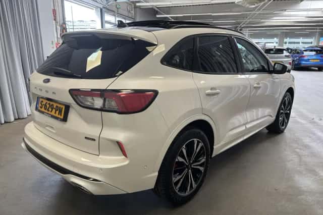 Ford Kuga (2023) thumbnail 2