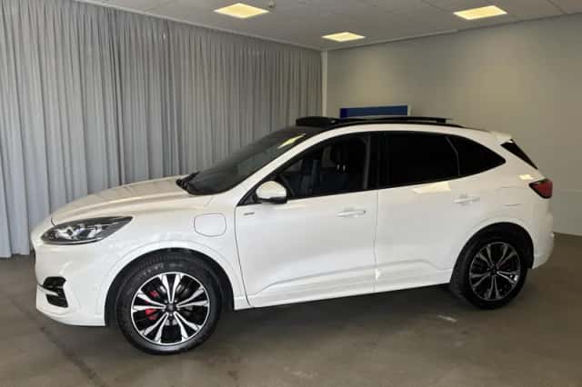 Ford Kuga (2023) thumbnail 5