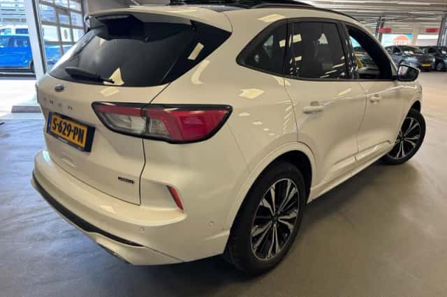 Ford Kuga (2023) thumbnail 6